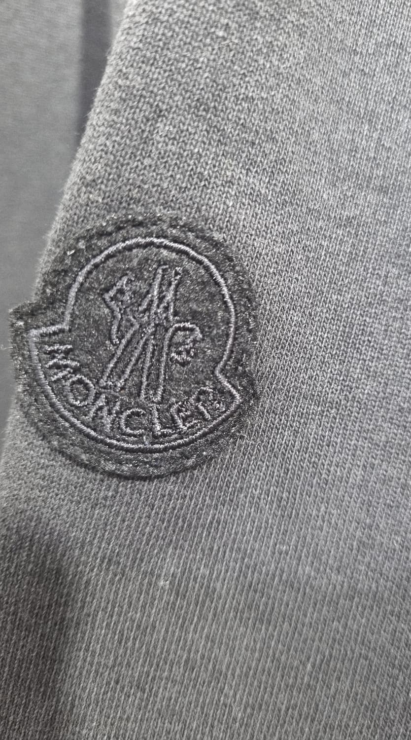 정품) 몽클레르  테디 베어 패치 스웨트 셔츠  상품이미지4