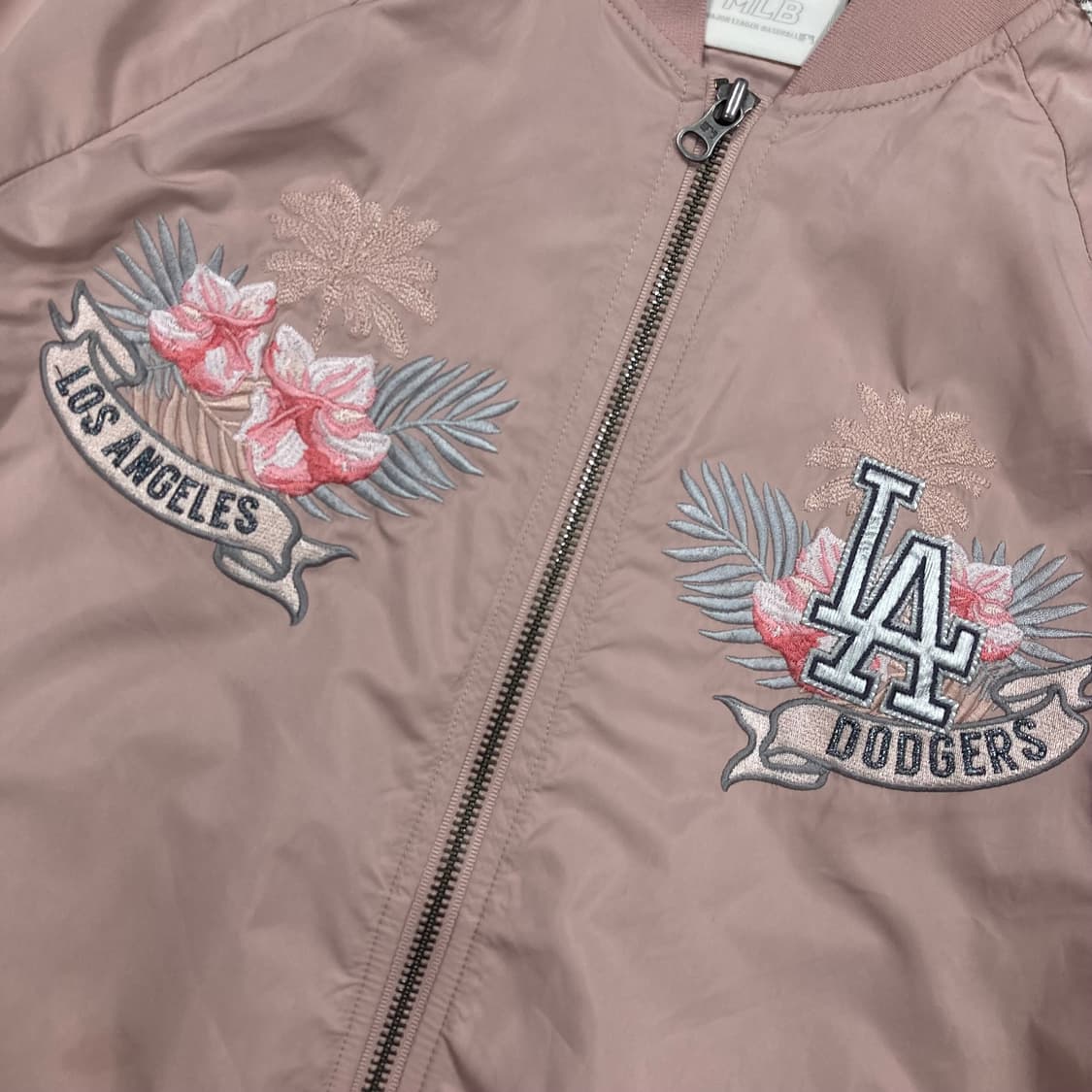 MLB LA다저스 핑크 컬러 플로럴 봄버 자켓 상품이미지2