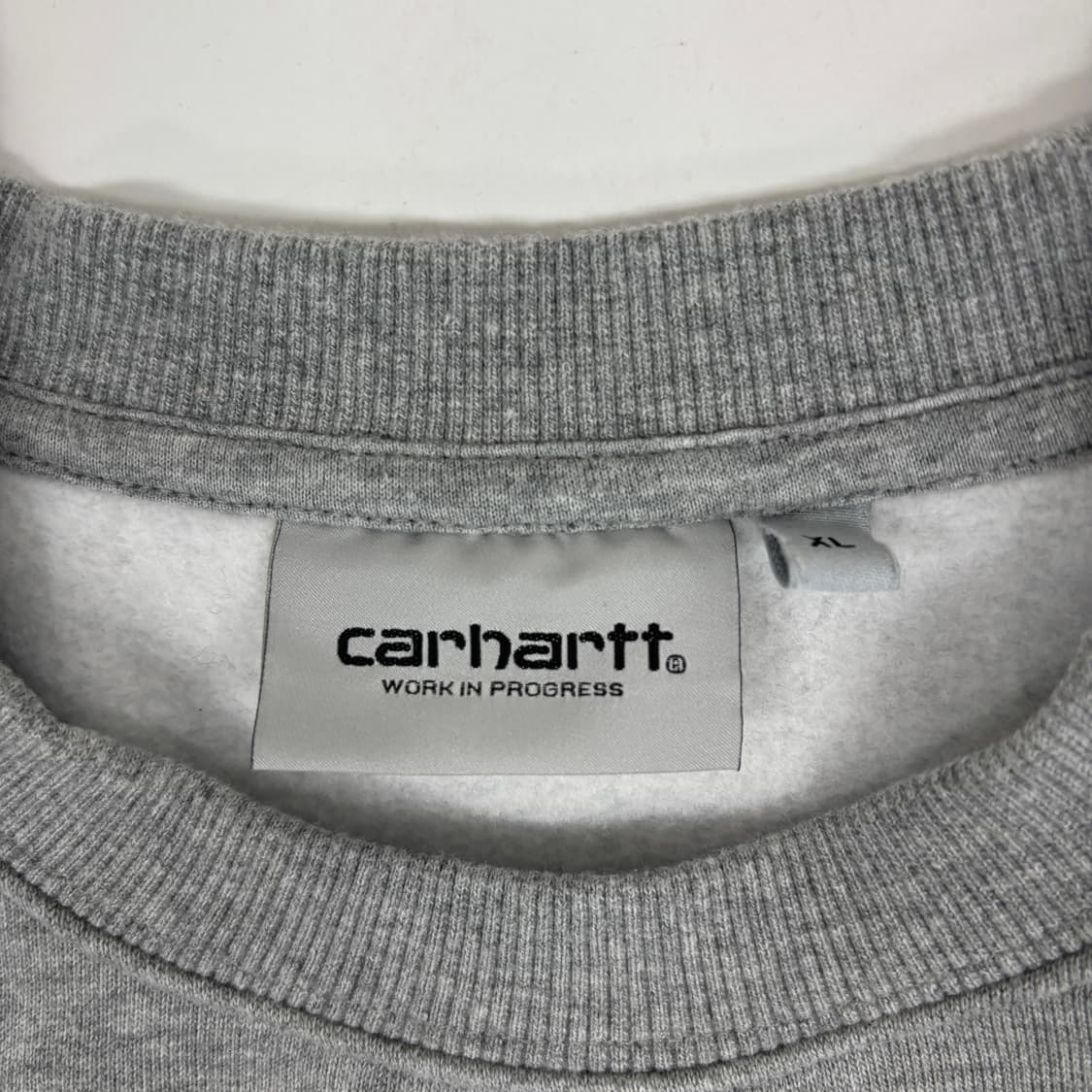 칼하트 X 아이앱 스튜디오 맨투맨 상품이미지4