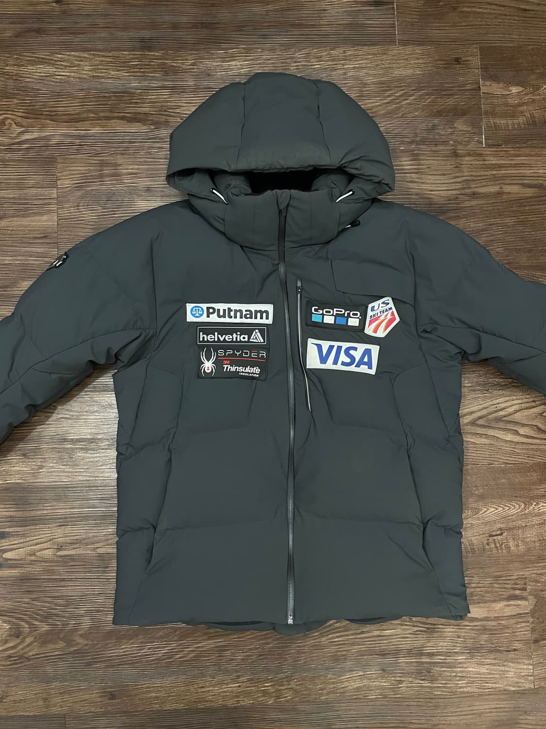 데상트 스위스 스키 팀 덕다운 패딩 점퍼 챠콜 상품이미지3