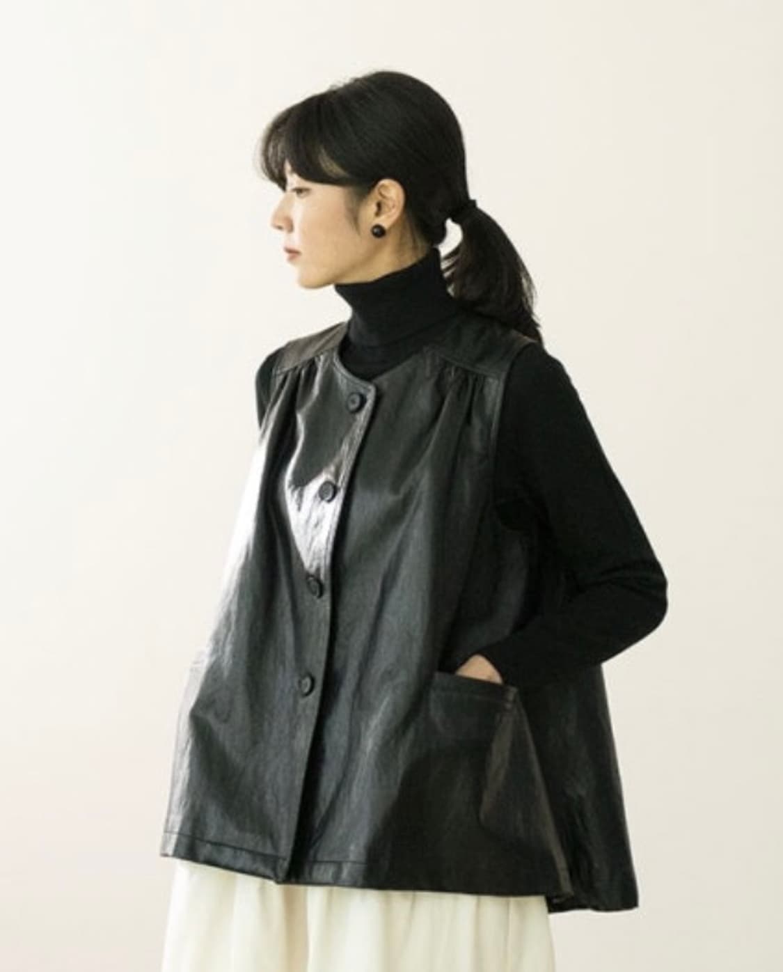 eunoia leather shirring vest 상품이미지1
