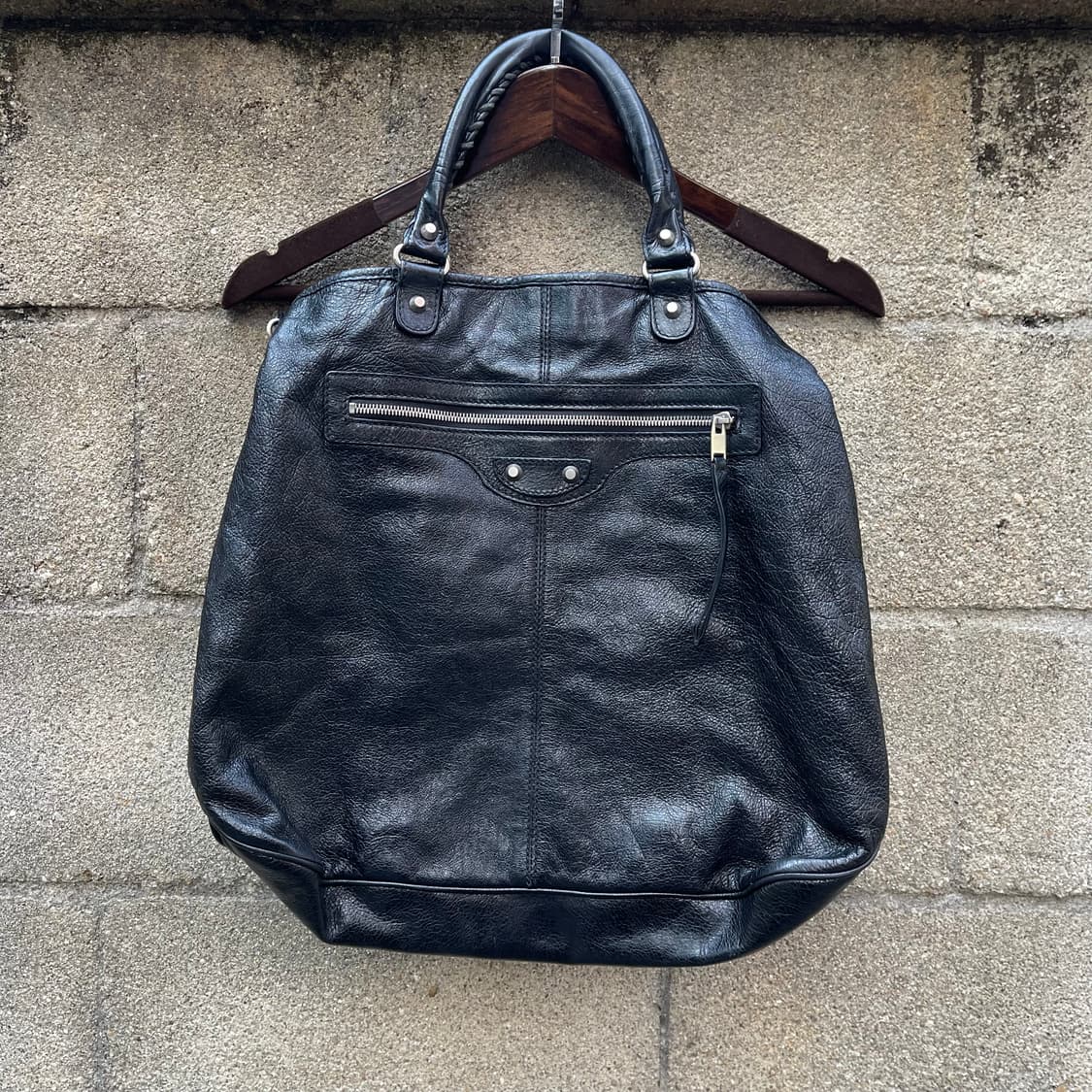 [OS] 발렌시아가 시티 모터 블랙 크로스백 상품이미지1