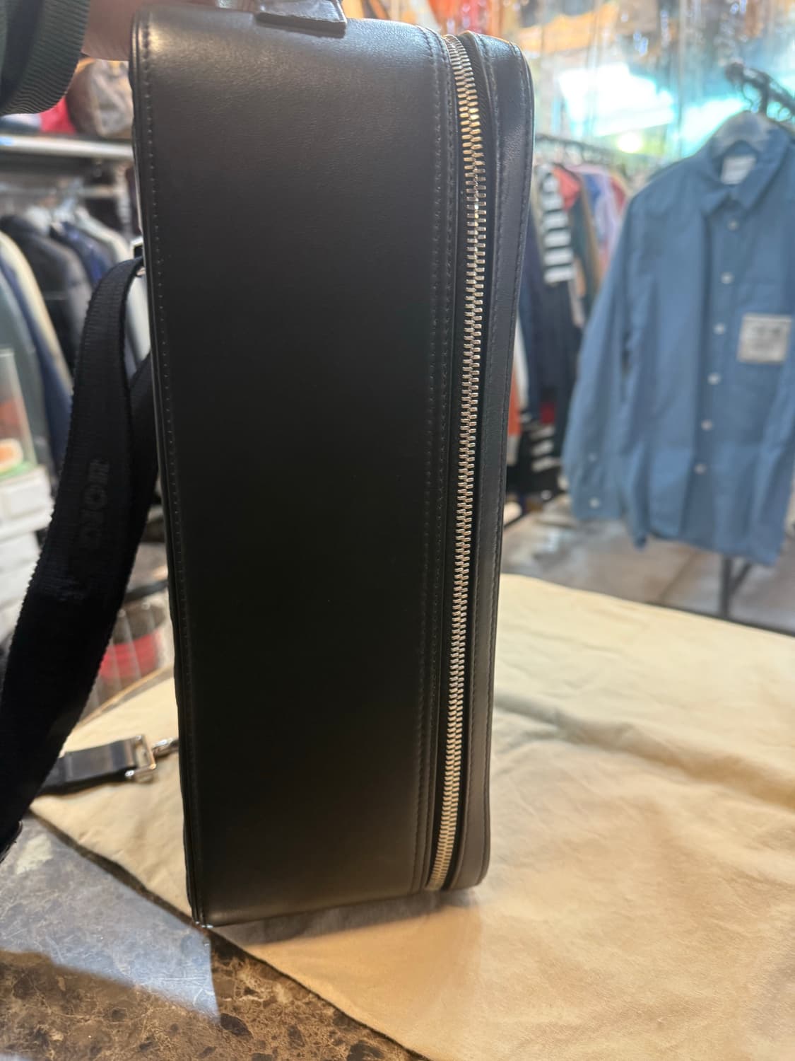 정품 디올 월드투어 슬링백 팝니다 상품이미지5