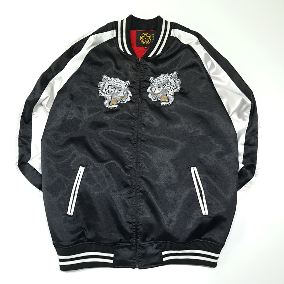 CL555 XL 로그 00s 새틴 블랙 화이트 백호 스카잔 자켓 상품이미지1