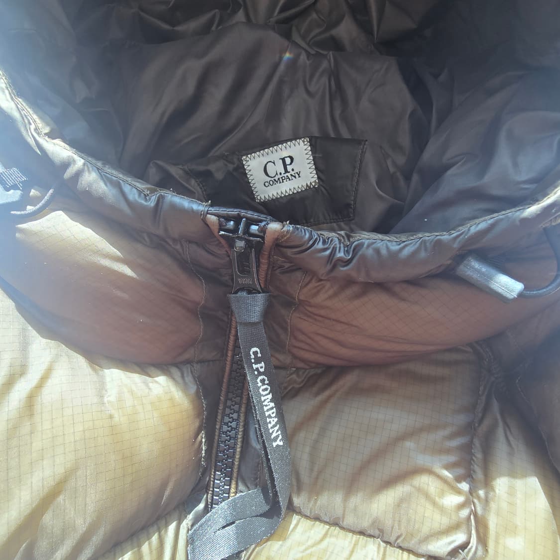 CP컴퍼니 DD쉘 패딩 올리브 나이트 23fw 상품이미지3