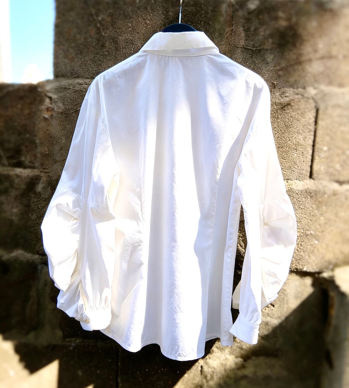 미우미우 셔링 퍼프 소매 화이트 블라우스 상품이미지4