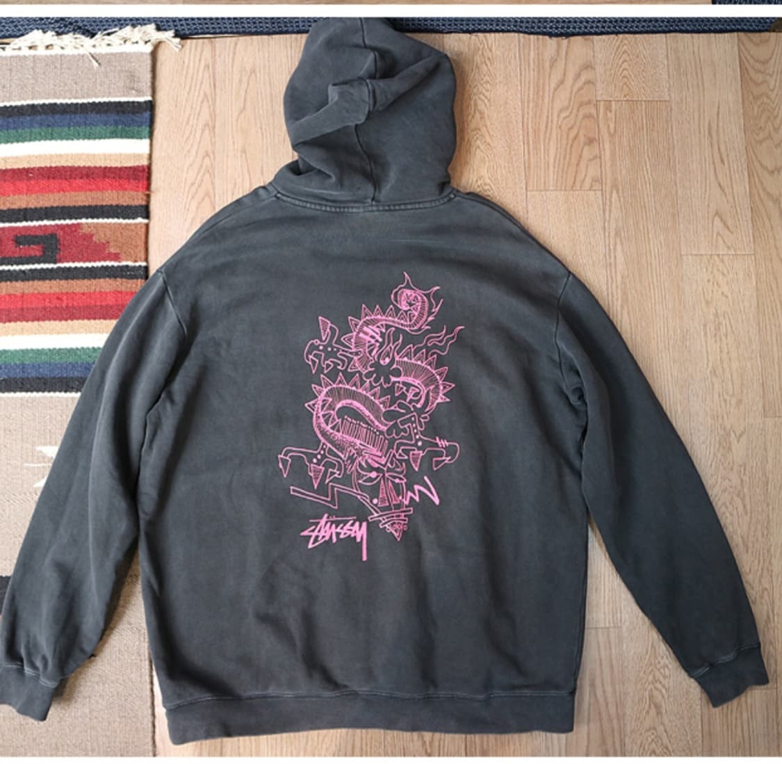  stussy 스투시 코튼100% 드래곤 프린팅 후드

워싱감이 굿 상품이미지5