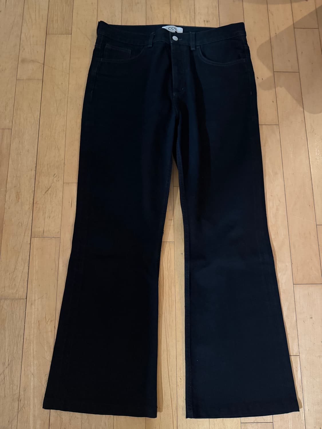 COS 코스 블랙 플레어 데님 팬츠 상품이미지2