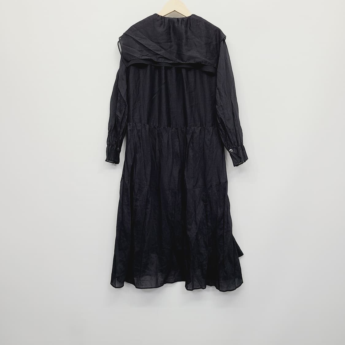 ​[한섬 SJSJ] 빅 카라 셔링 셔츠 롱 원피스 (블랙/76) 상품이미지5