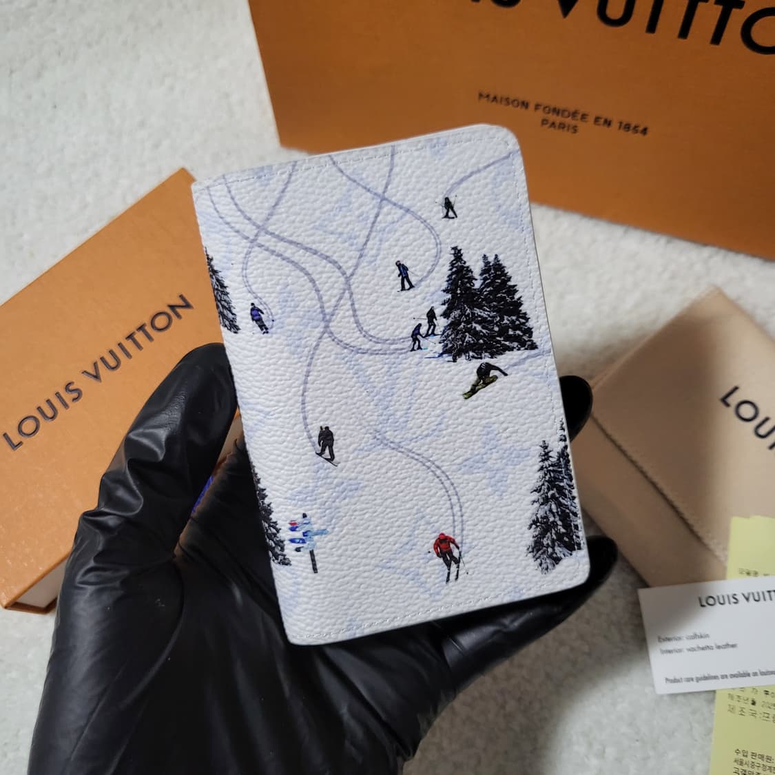 [26년구매/한정판] 루이비통 스키 오거나이저 카드지갑 화이트 상품이미지2