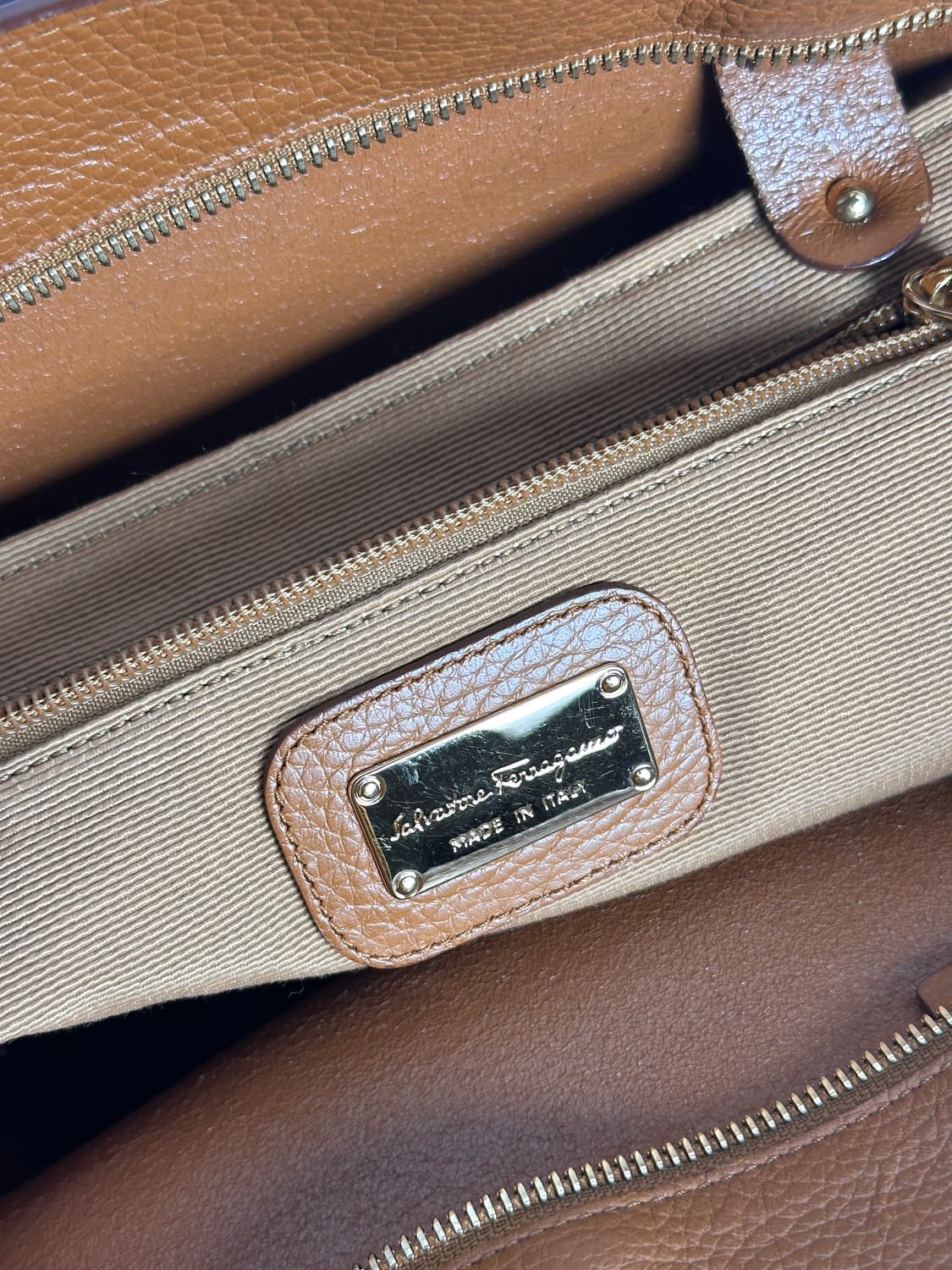 살바토레 페라가모 레더 토트백 페레가모 상품이미지4