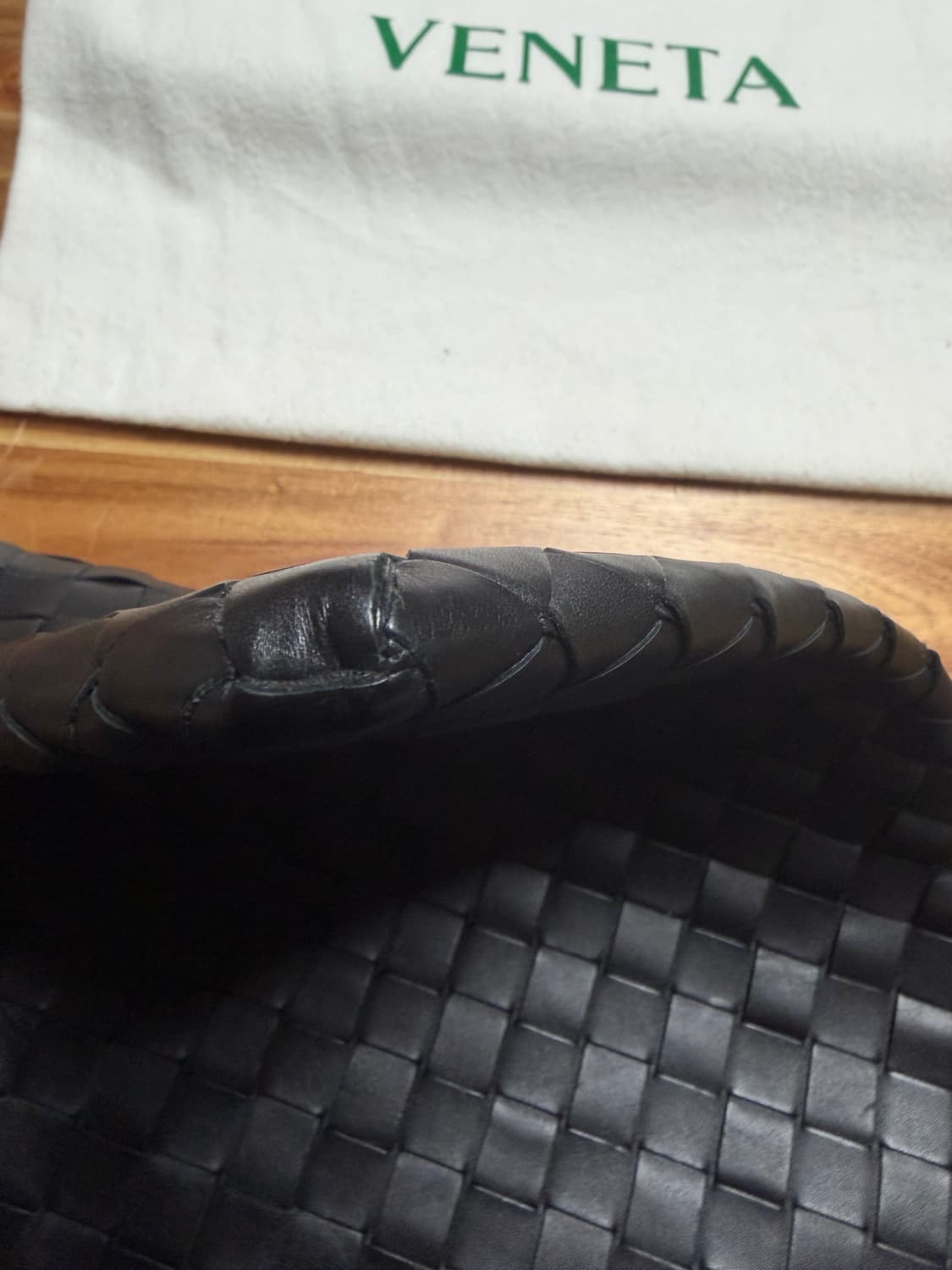 보테가베네타   하프 지퍼 파우치 클러치  상태 좋아요 상품이미지6