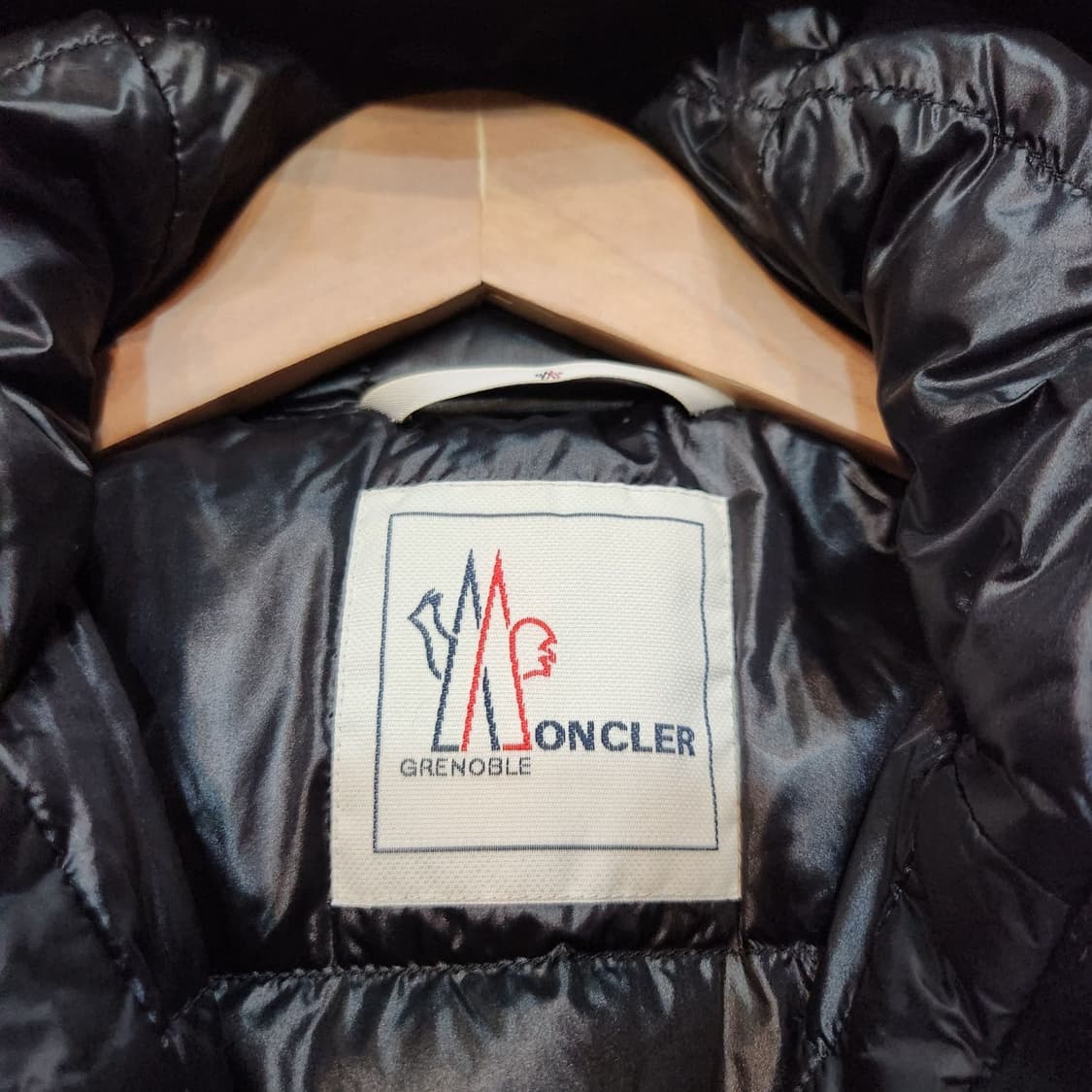 백화점판)몽클레어 여성 구스다운 벨티드 후드 패딩 M 상품이미지3