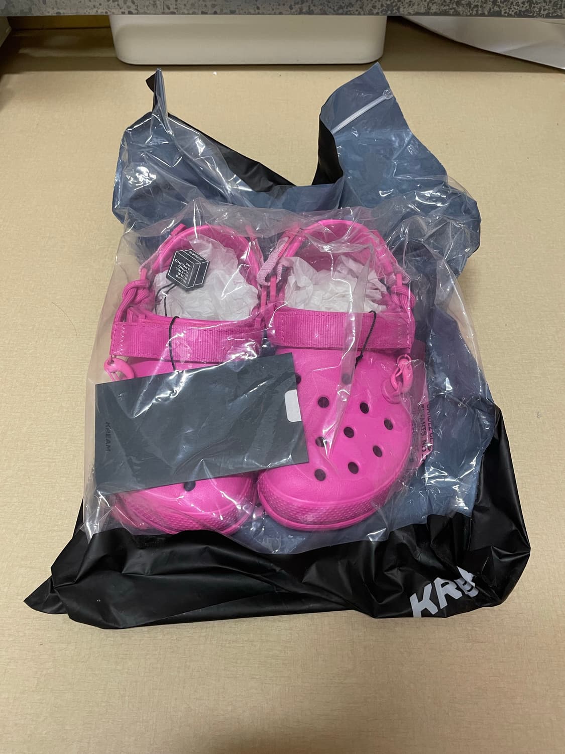 [230] 크록스 x 포스트 말론 듀엣 맥스 클로그 일렉트릭 핑크 상품이미지1