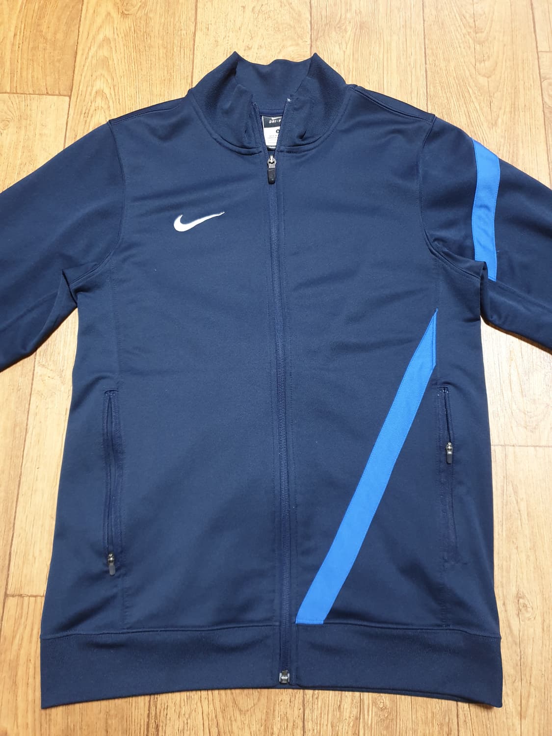 1108 나이키 운동복 집업 90 사이즈입니다 상품이미지1