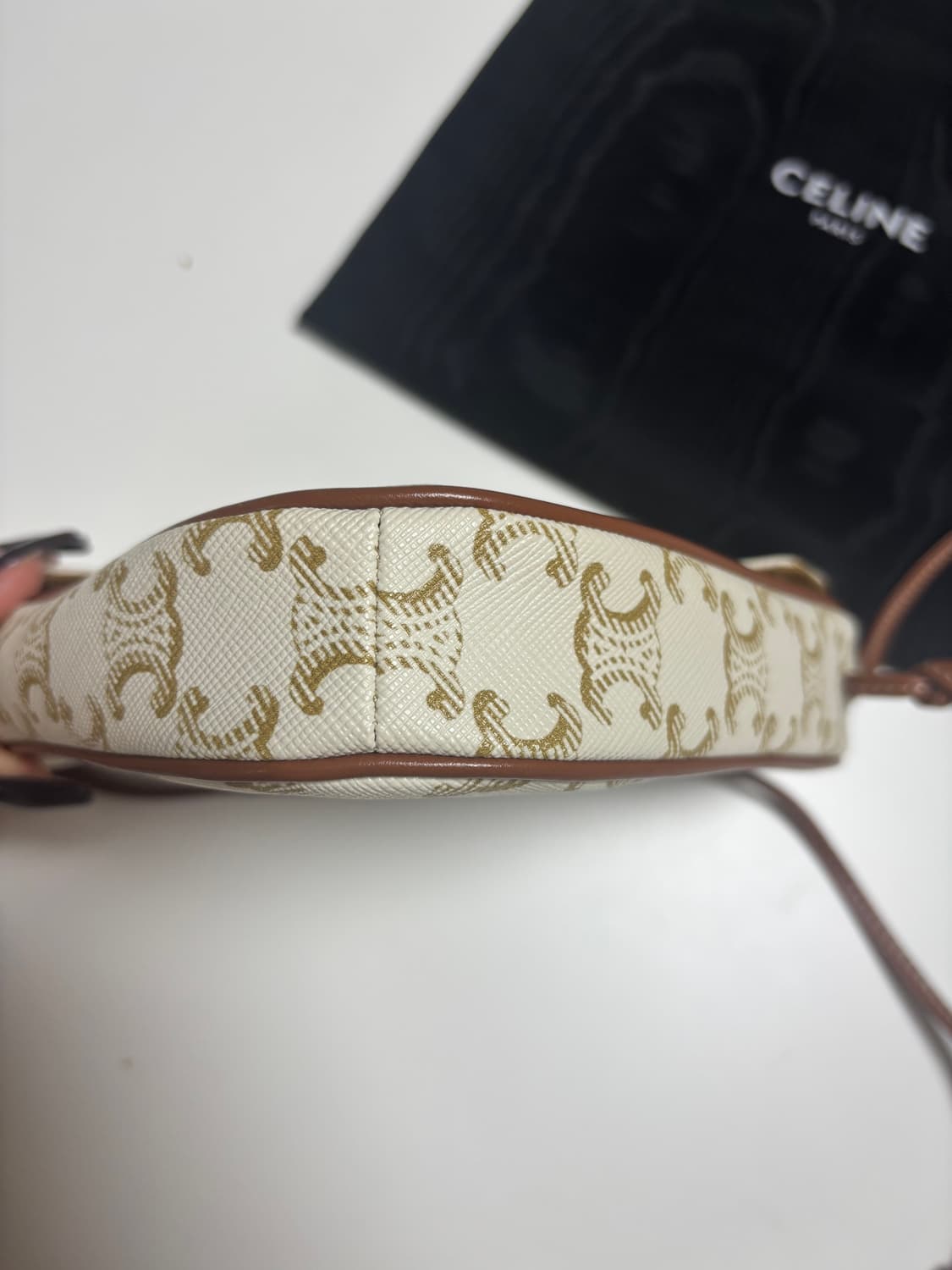 [당일출고,풀박스] 셀린느 트리옹프 트라이앵글 크로스백 스몰 상품이미지7