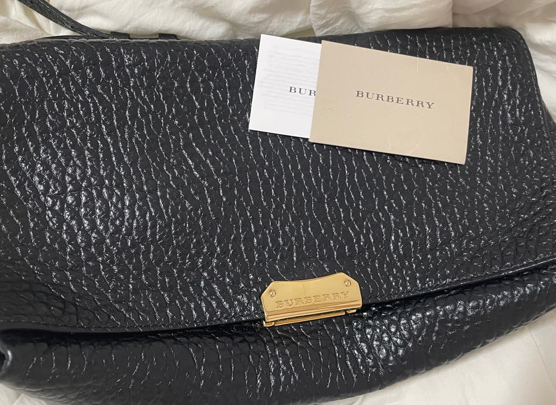 버버리 블랙 금장 그레인 레더 숄더백 상품이미지1