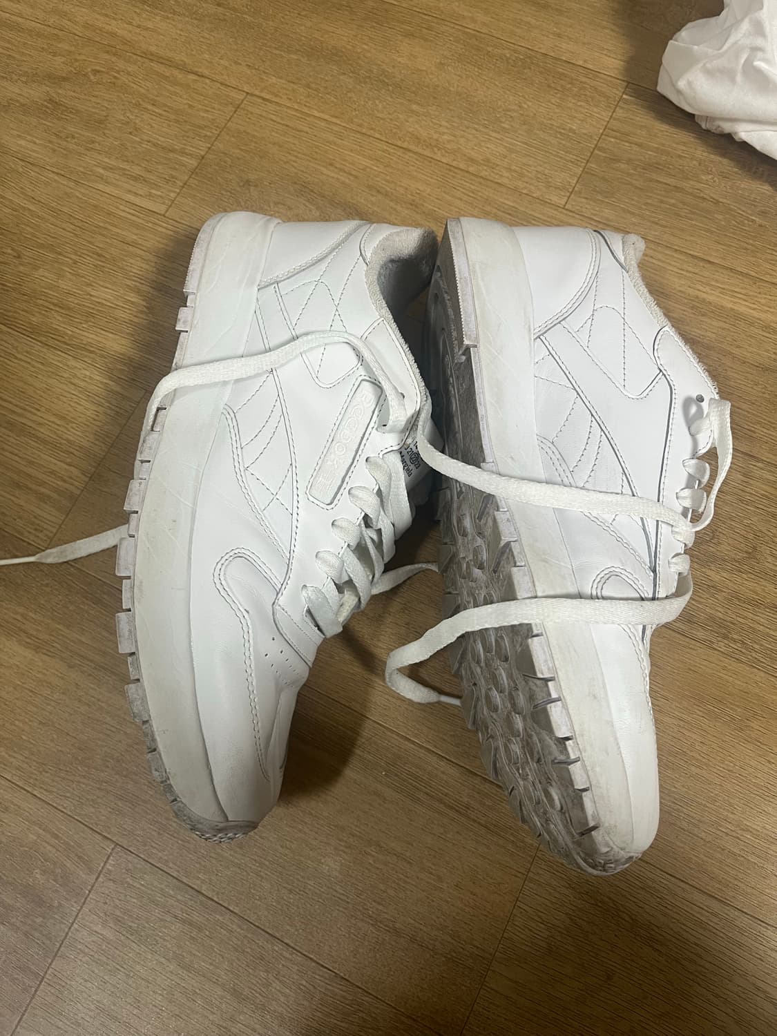 리복 x 메종 마르지엘라 클래식 레더 타비 슈즈 화이트 275 상품이미지2