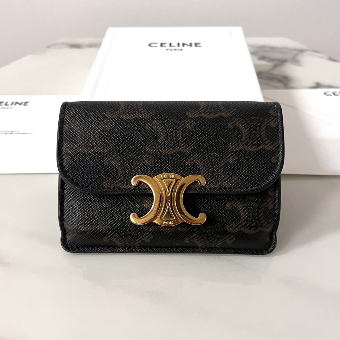 [S급/정품] 셀린느 트리옹프 캔버스 플랩 카드지갑 상품이미지1