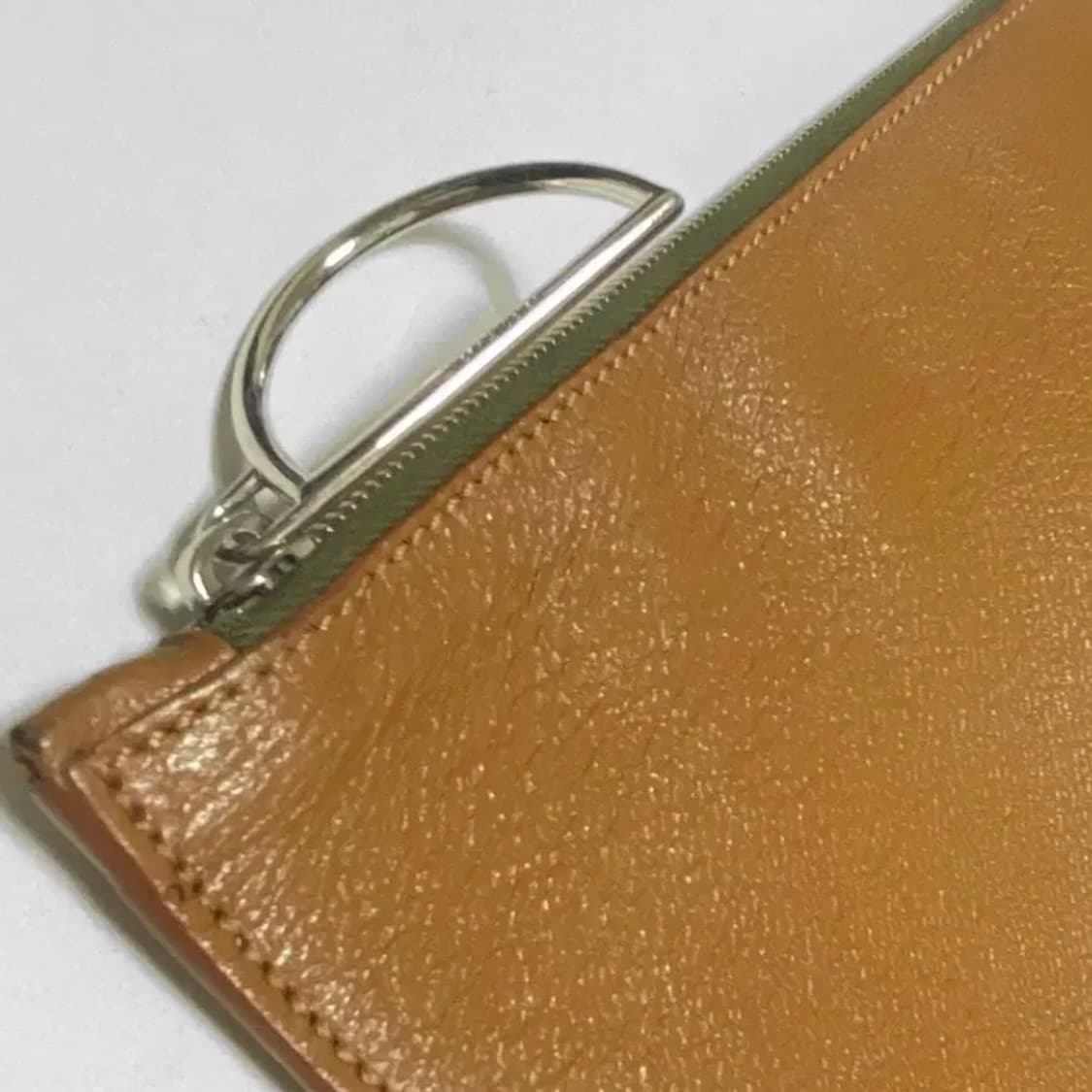 [정품] ACNE STUDIOS 아크네 스튜디오 D링 송아지가죽 클러치백 상품이미지3