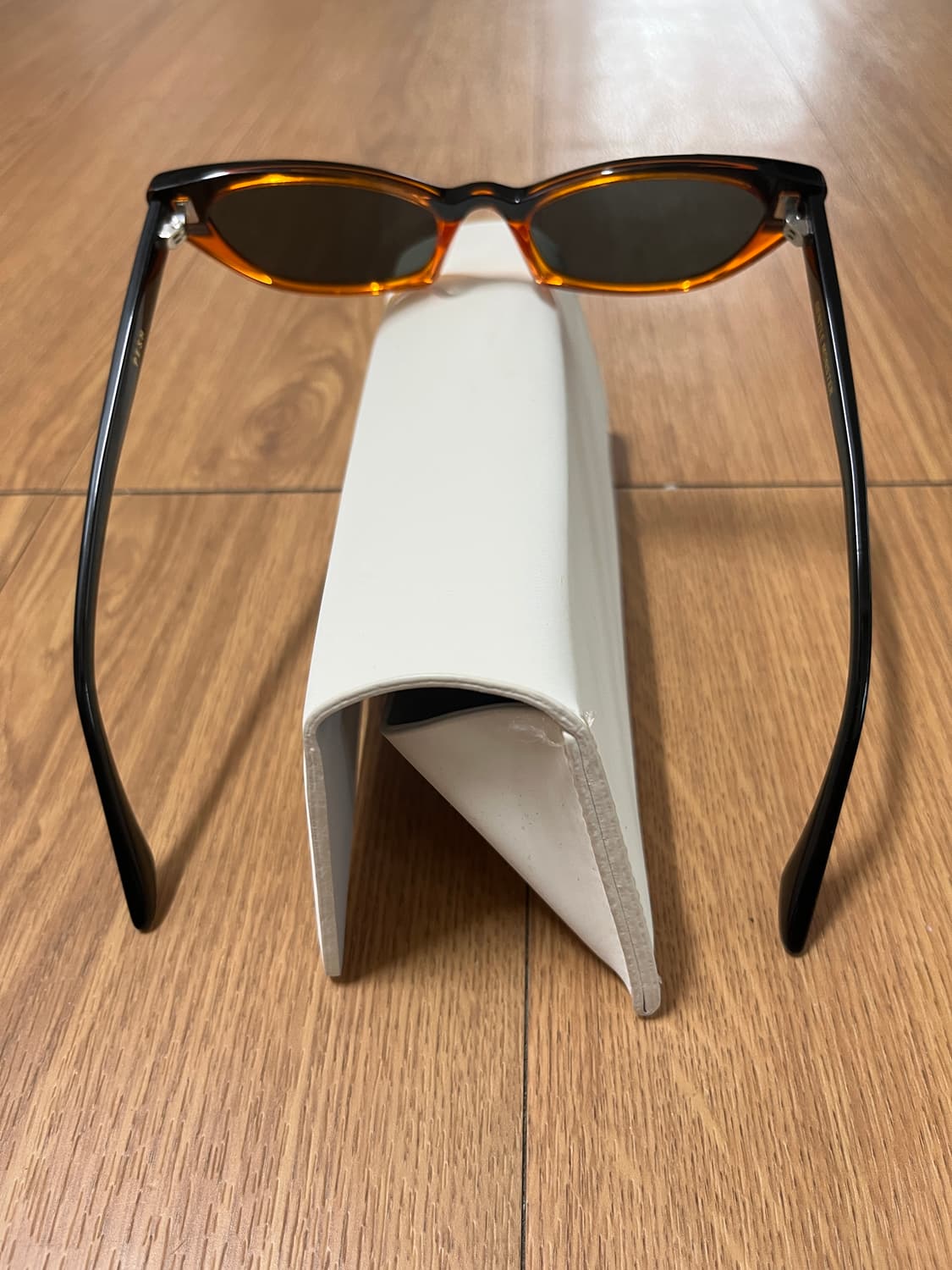 젠틀몬스터 PESH 선글라스 판매합니다 상품이미지9