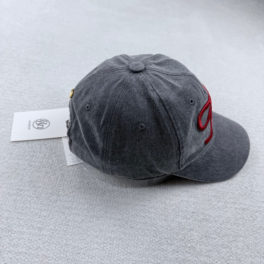 론론 HEART RIBBON BALL CAP CHARCOAL 상품이미지6