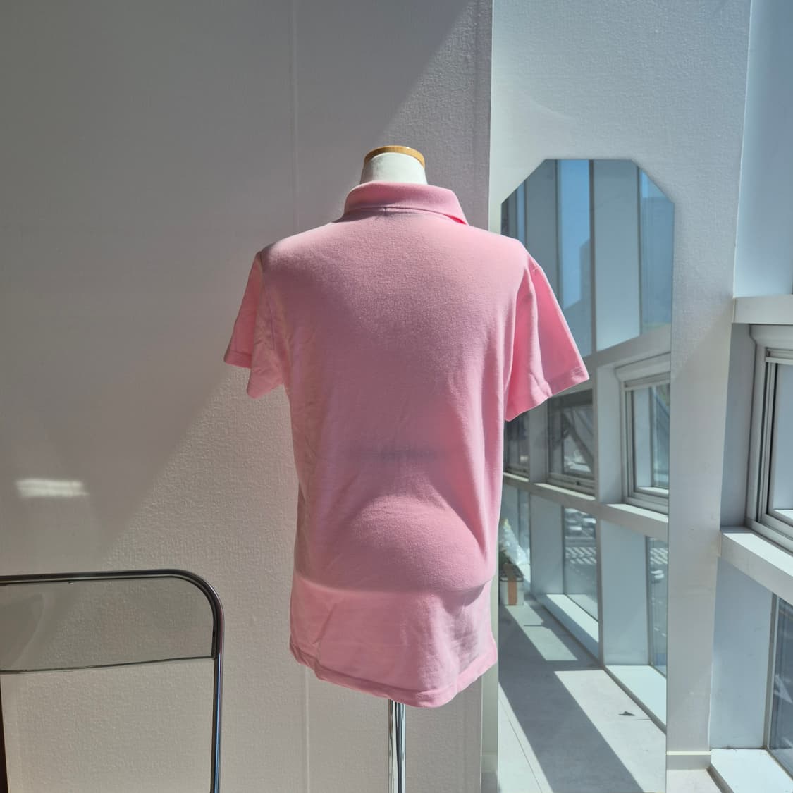 버버리 빅로고 핑크 브이넥 카라 반팔티 상품이미지2