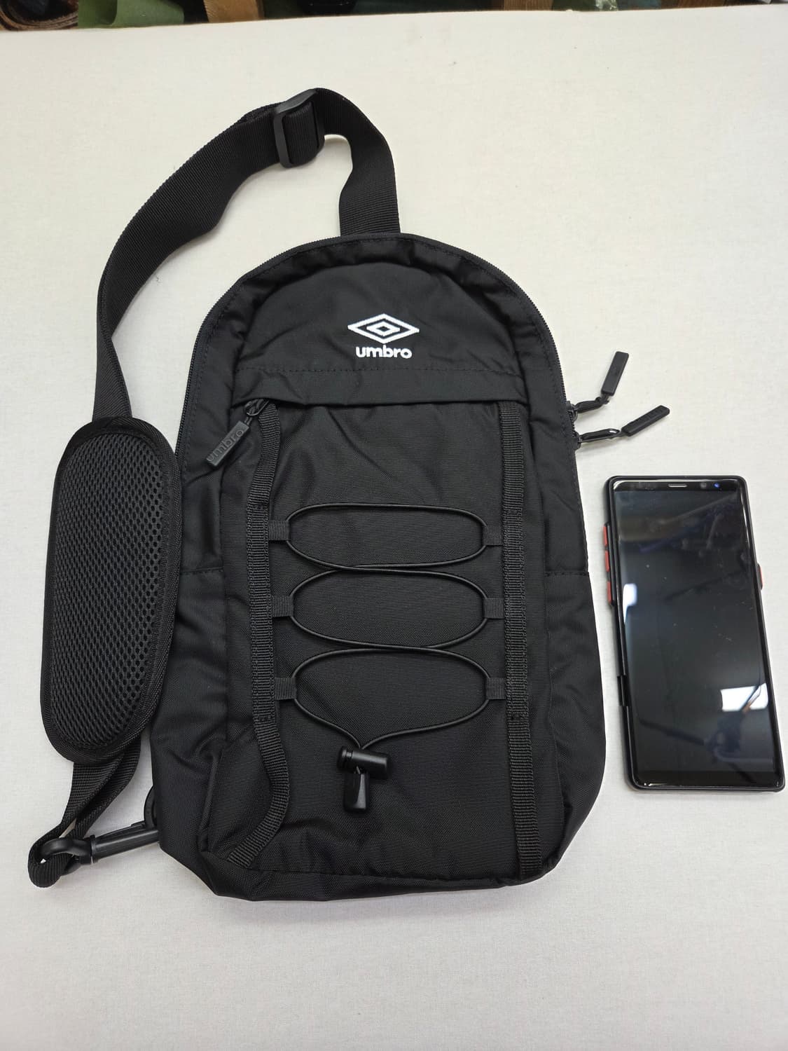 엄브로 슬링백  상품이미지2