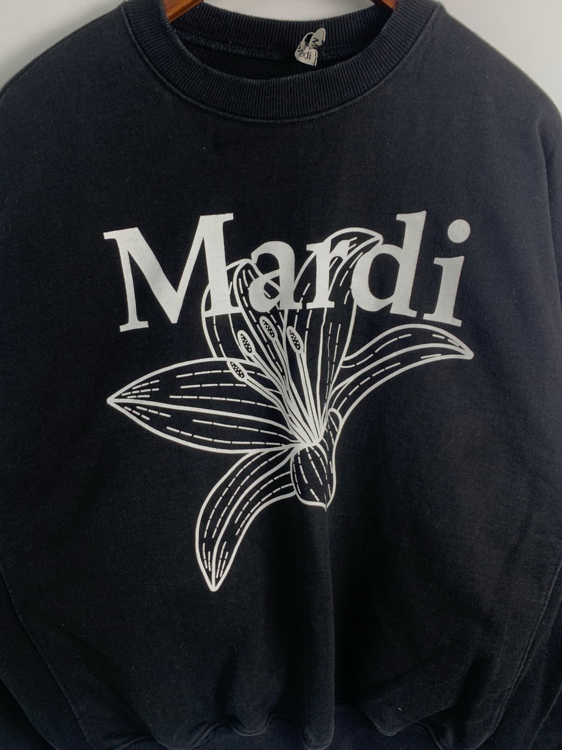 마르디 메크르디 빅로고 블랙 맨투맨 상품이미지3