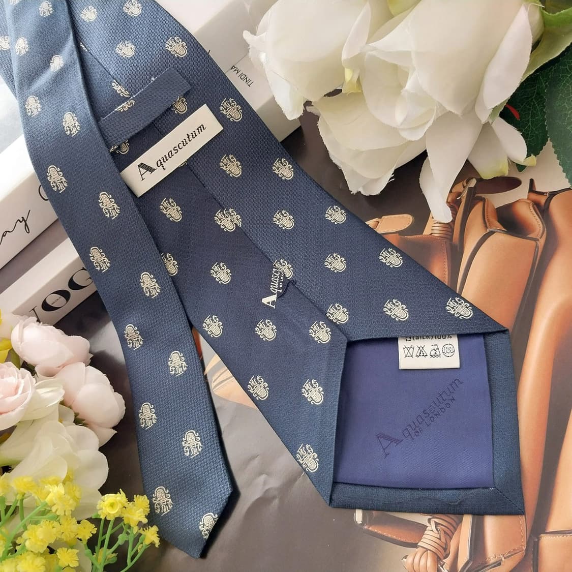 아쿠아스큐텀 실크 네이비 로고 넥타이 10.4cm A~B등급 K1247
 상품이미지5