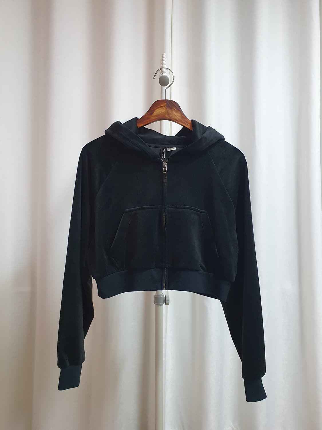 H&M 큐빅 벨벳 숏 후드집업 상품이미지1