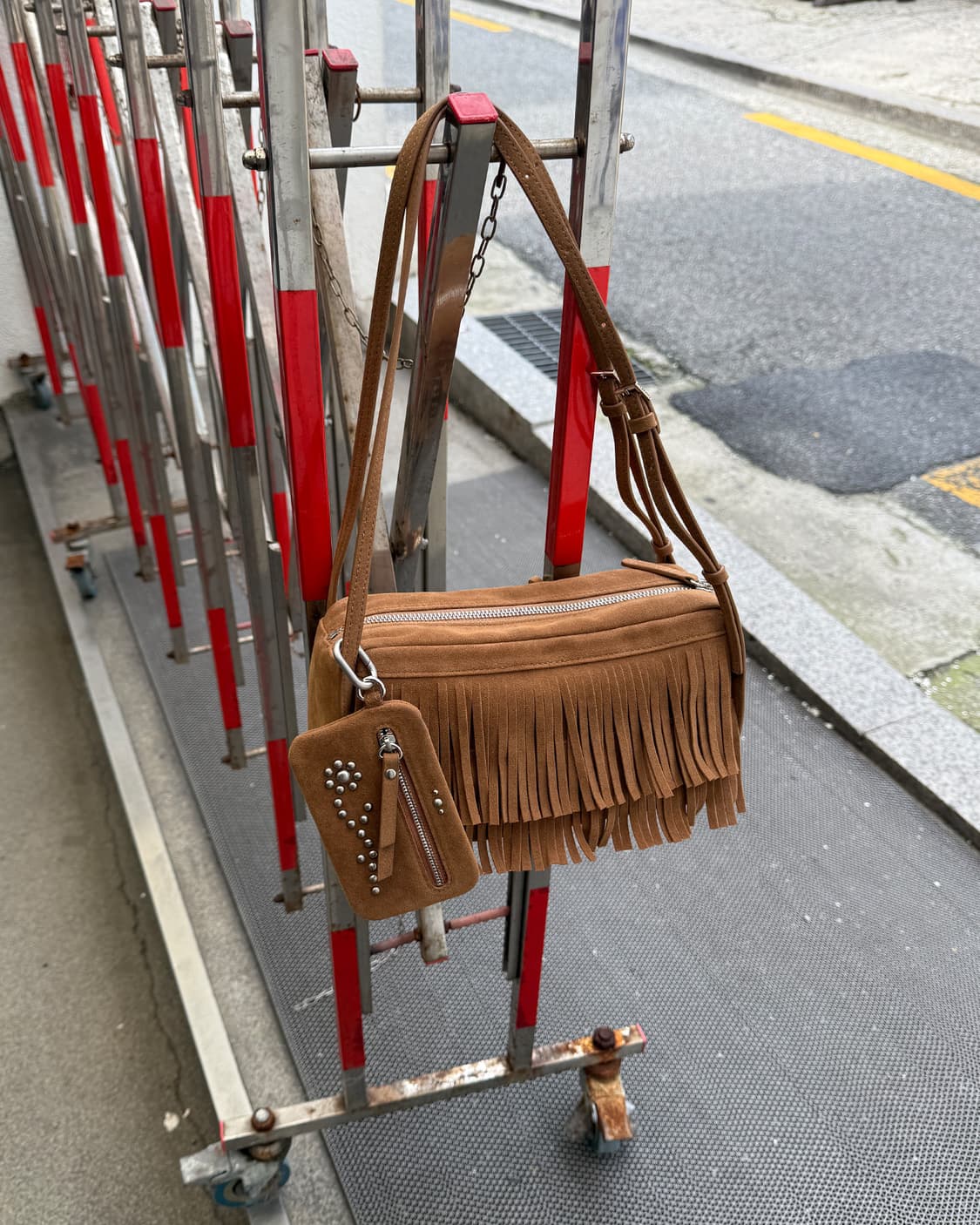 모노백 프린지 24- 스웨이드 카멜 상품이미지1