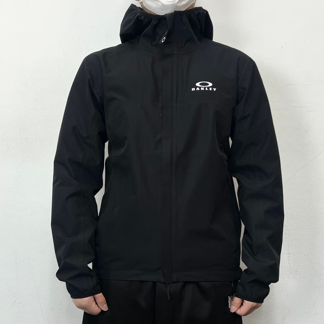 오클리 엘리먼츠 쉘 자켓 2.0 블랙아웃 상품이미지3