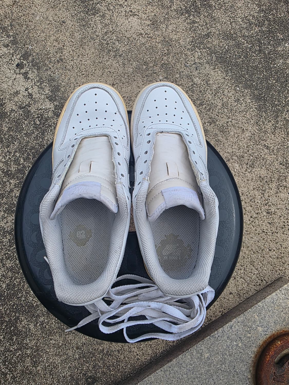 나이키 에어포스1 로우 화이트 껌솔 235 상태좋음 여성추천 상품이미지5