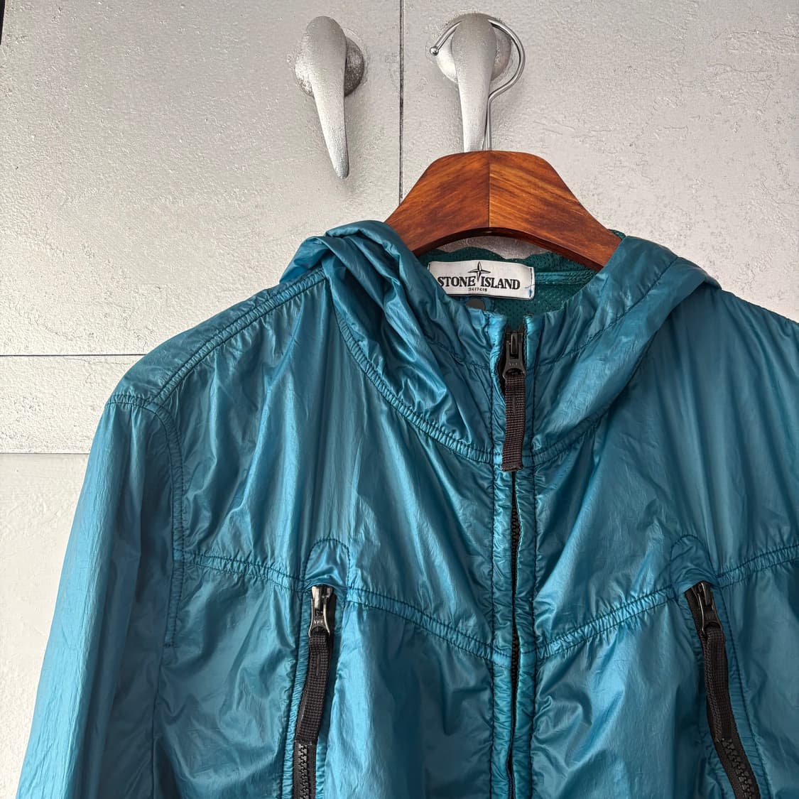 12fw 스톤아일랜드 후드 바람막이 상품이미지2