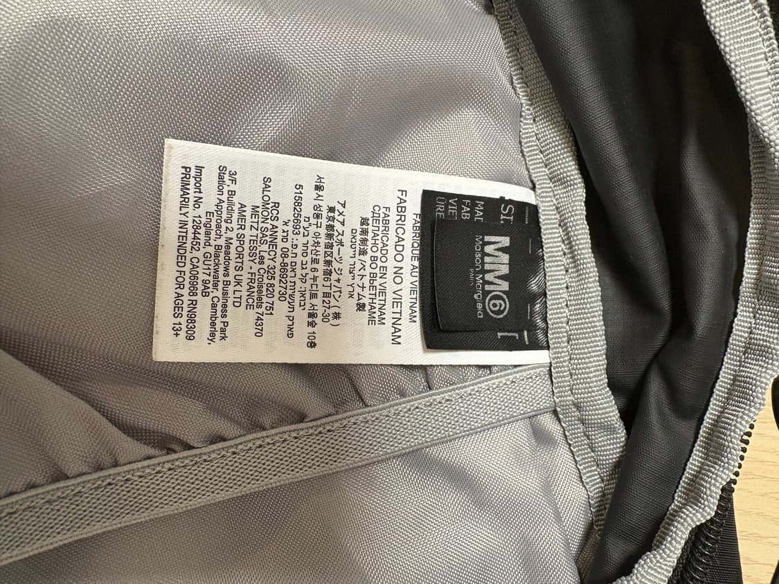 살로몬 x MM6 메종 마르지엘라 데이팩 20 블랙 상품이미지8