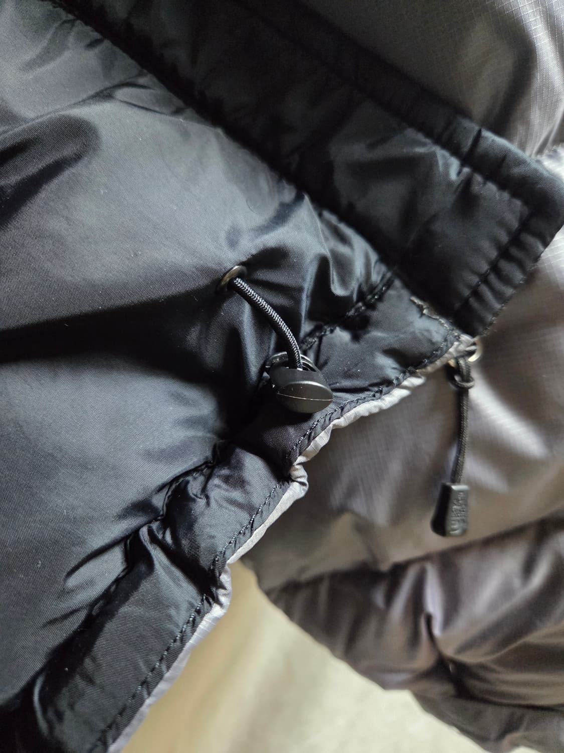 노스페이스 700 눕시2 패딩 블랙/그레이 M(실측 100~105) 상품이미지9