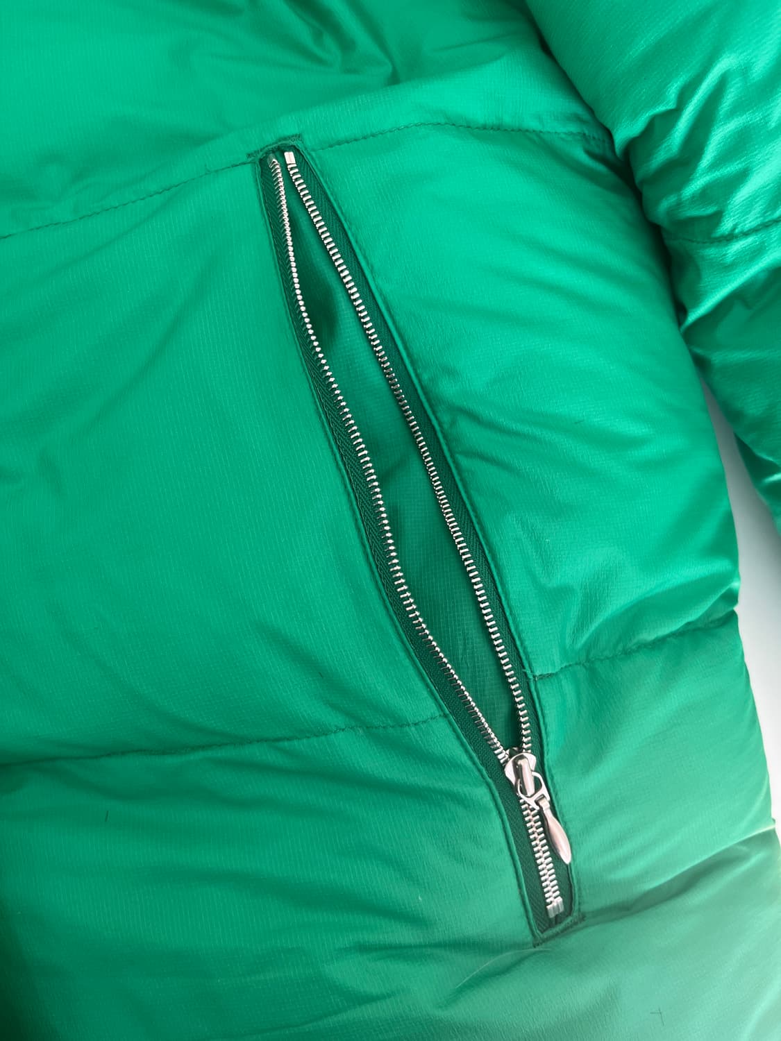 캡틴선샤인 몽블랑 다운재킷 38사이즈 그린 상품이미지3