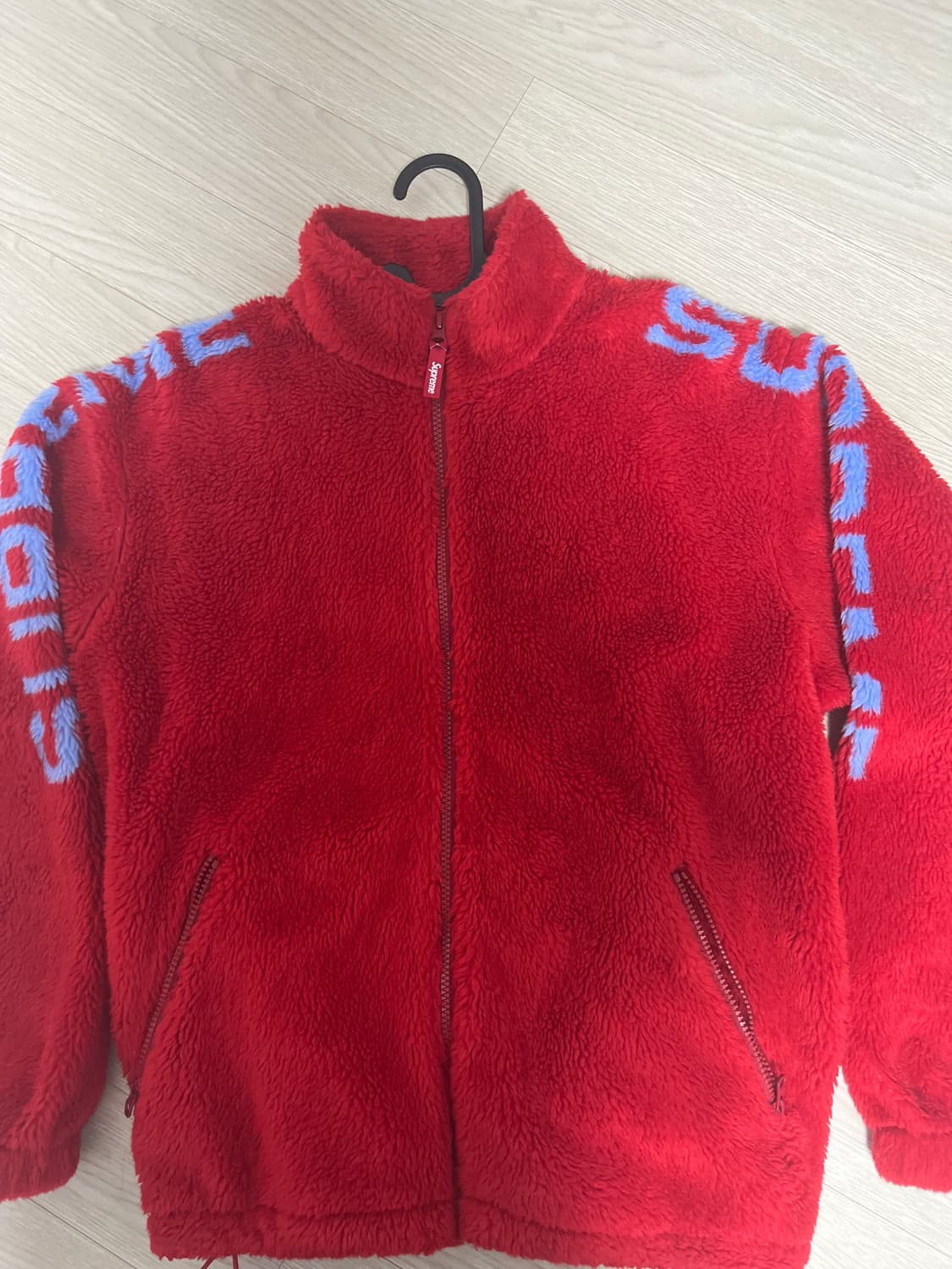 슈프림 25ss 숄더 로고 플리스 자켓 레드 상품이미지2