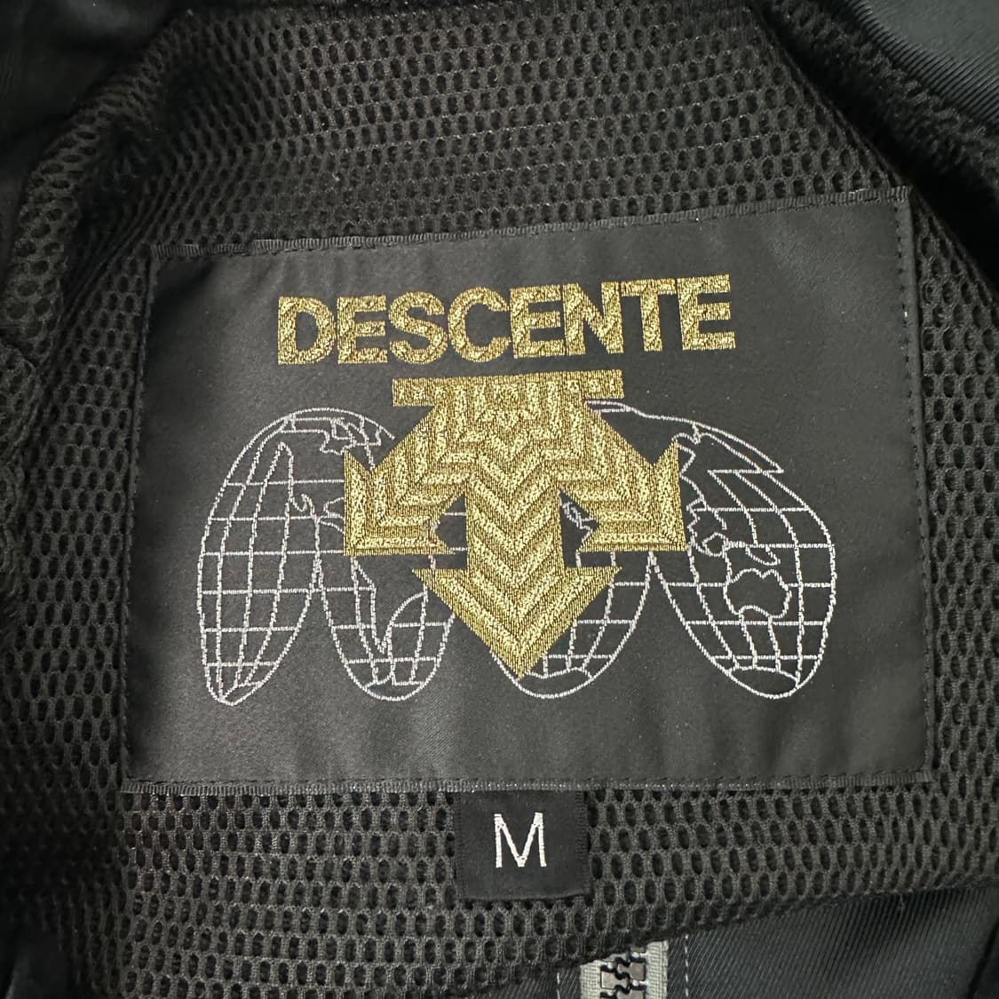 데상트 Zoom 올드스쿨 스키 자켓 상품이미지3