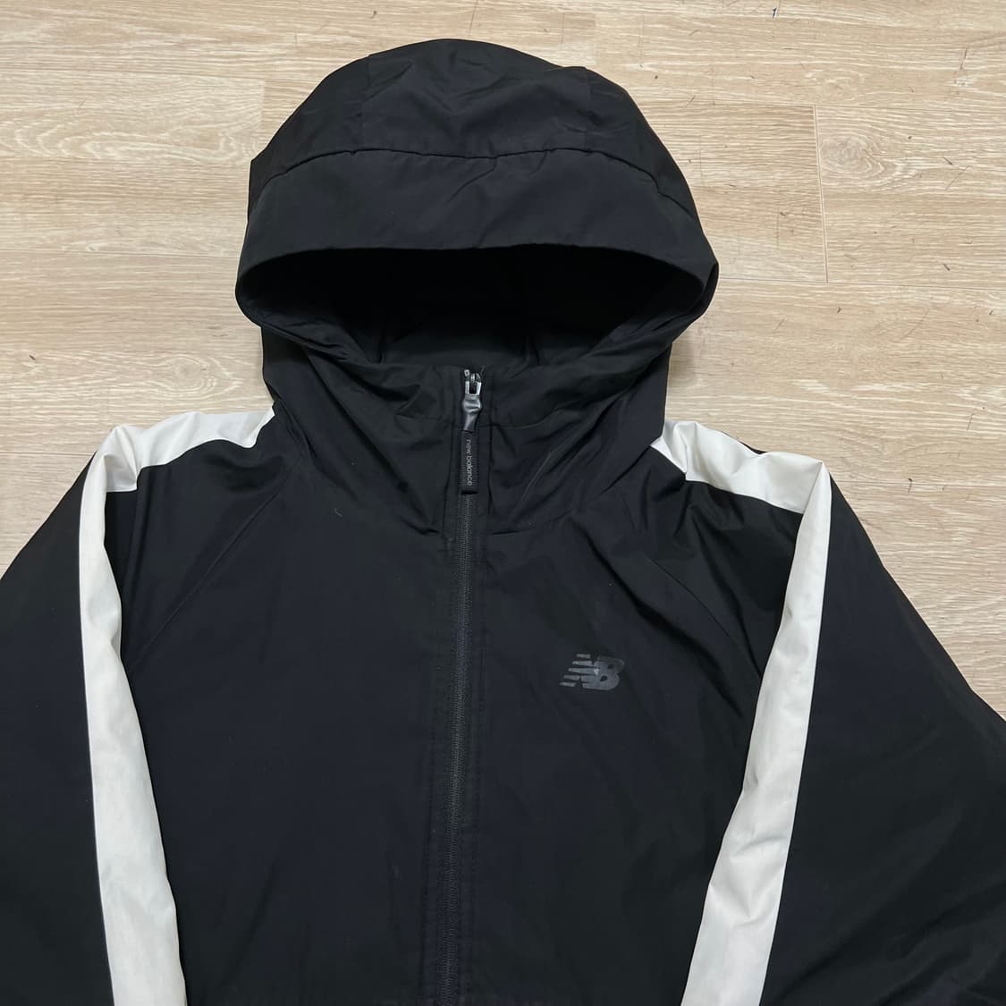 뉴발란스 사이드라인 다운 후드 롱패딩 점퍼 [블랙] S/90 상품이미지2