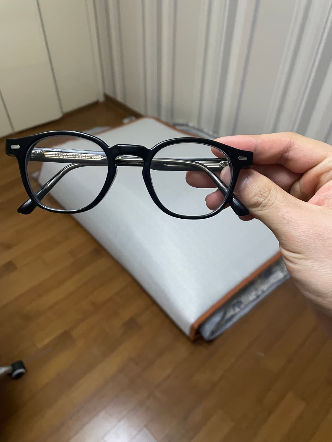 젠틀몬스터 EDDY-A 01 블랙 안경 상품이미지1