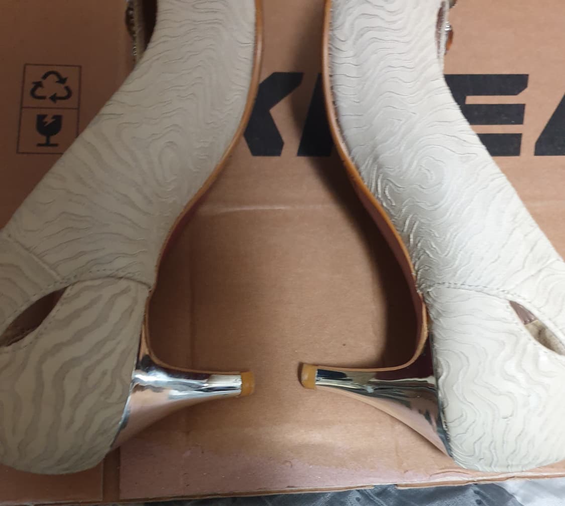 닥스 프라이빗 컬렉션 토파즈큐빅 무아레패턴 하이힐 (240) 굽7cm 상품이미지4