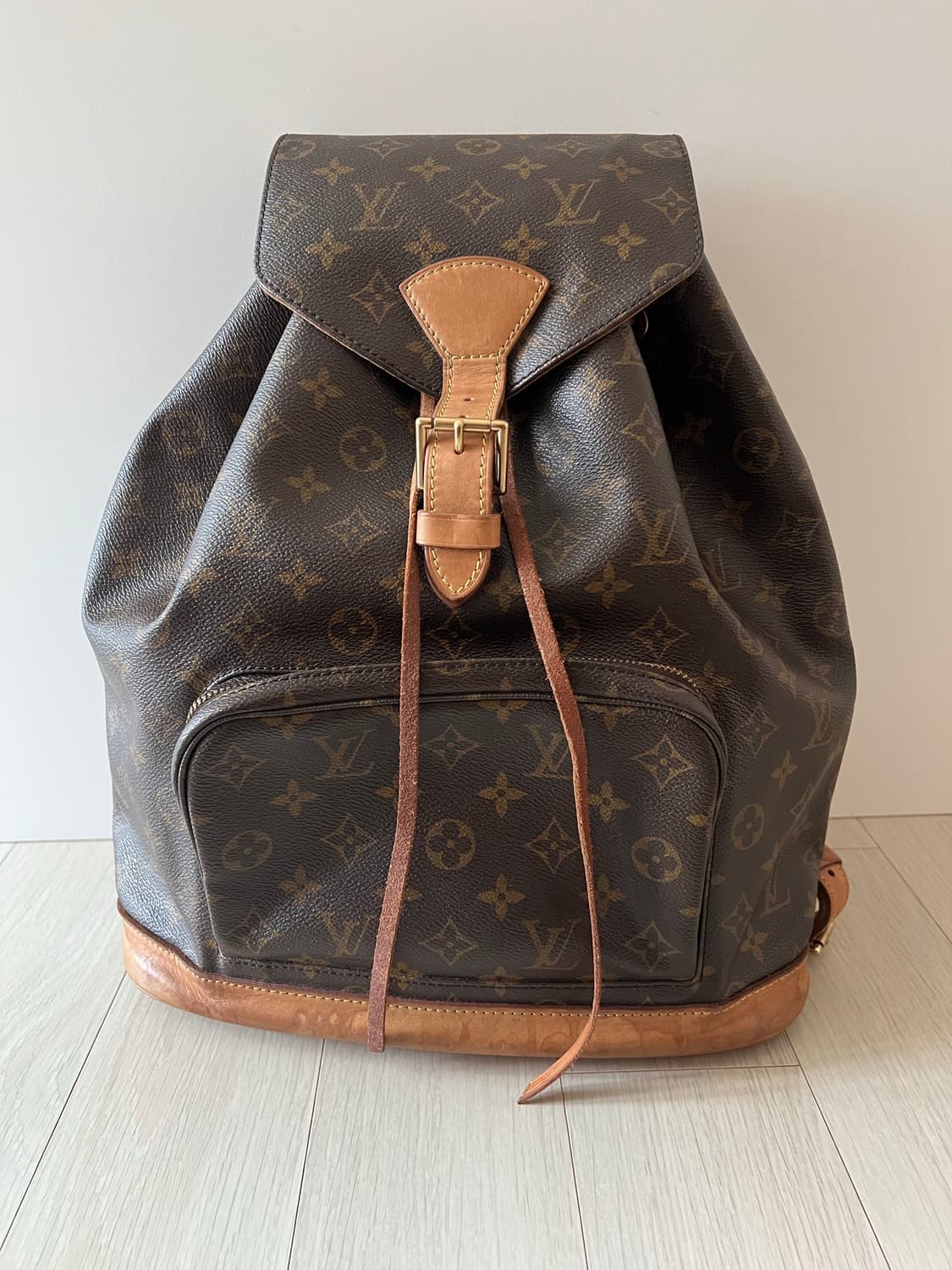 루이비통 몽수리 백팩 상품이미지1