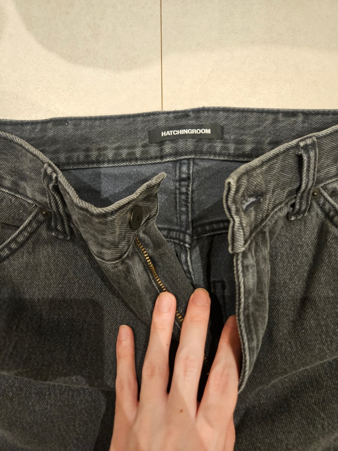 해칭룸 커브드진 워시드 블랙 2사이즈 상품이미지4