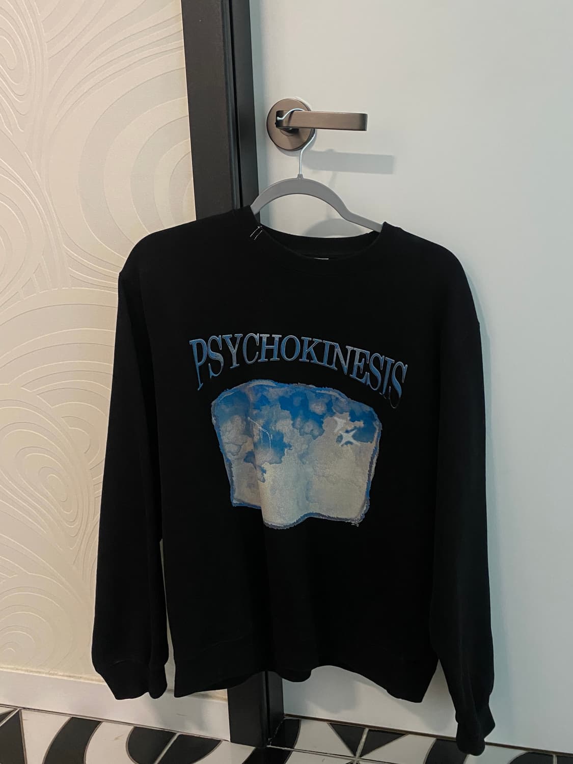 더콜디스트모먼트 TheColdestMoment 맨투맨 상품이미지1