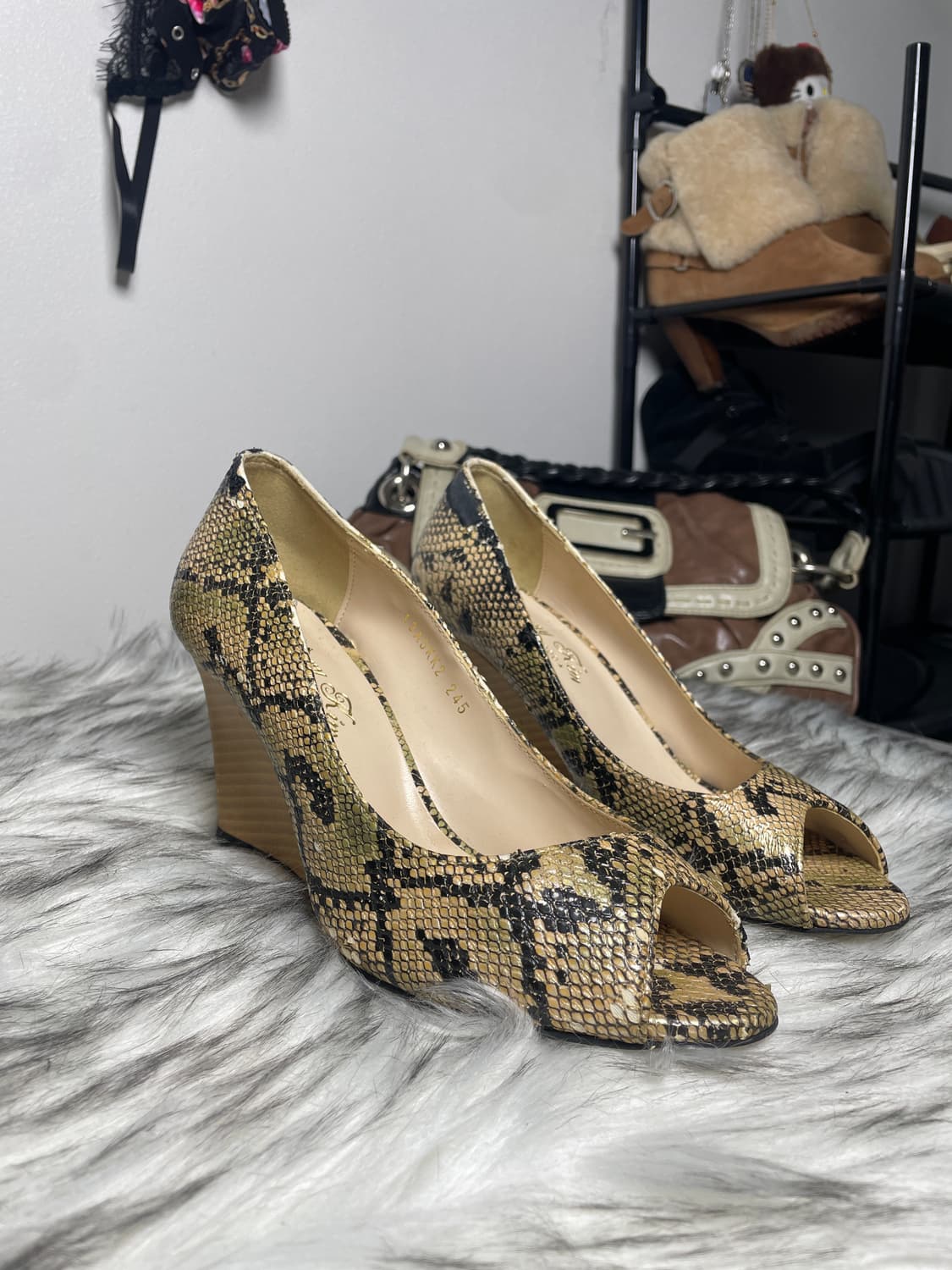 Jinny Kim 뱀피 웨지힐 상품이미지1