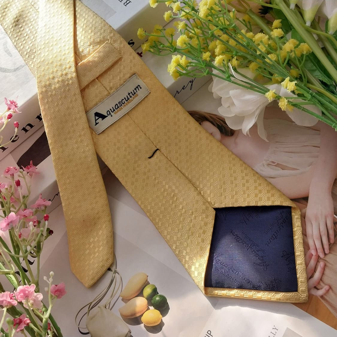 아쿠아스큐텀 실크 옐로우 자카드 넥타이 9.4cm A등급 K1498
 상품이미지4