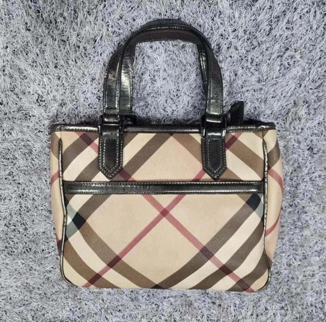 버버리 체크 토트백 상품이미지1
