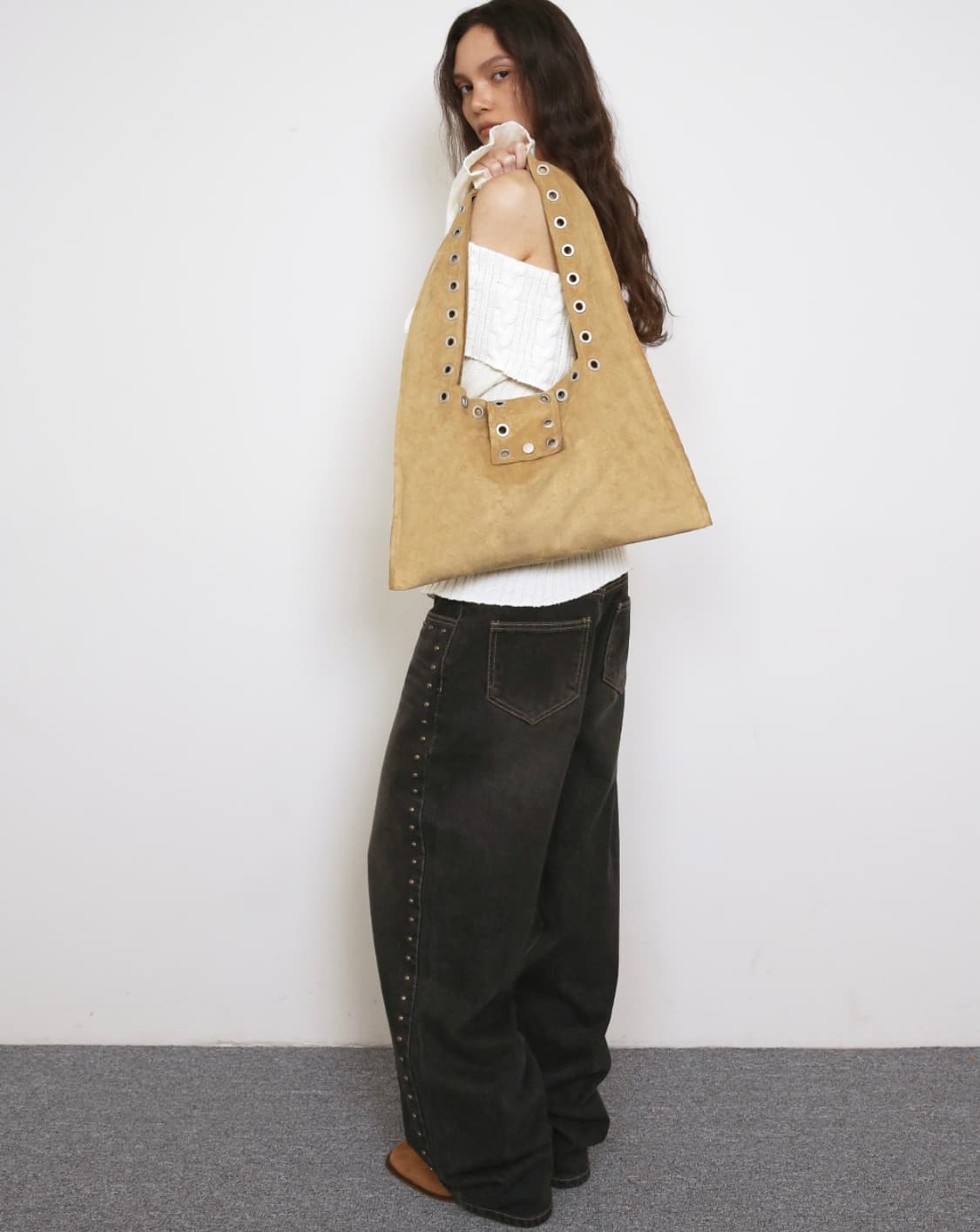 폴리수엠 아일렛 스웨이드 숄더백 상품이미지3